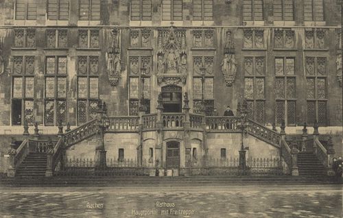 Aachen, Nordrhein-Westfalen: Rathaus, Hauptportal mit Freitreppe