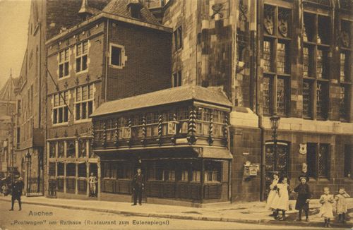 Aachen, Nordrhein-Westfalen: Postwagen am Rathaus (Restaurant zum Eulenspiegel)