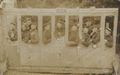 Gruppenportr�t hinter Stra�enbahnstaffage