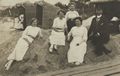 Familie vor Strandk�rben