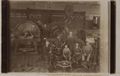 Fabrikinnenraum mit Arbeitern