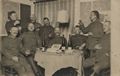 Gruppenportr�t am Tisch