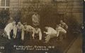 Ostern 1916 beim Eier suchen