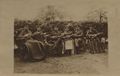 Gruppenportr�t vor Hecke