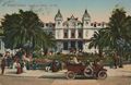 Monte Carlo, Fassade mit vorfahrenden Autos