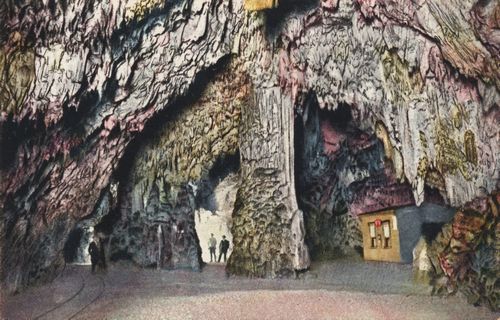 Triest, Postamt in der Grotte