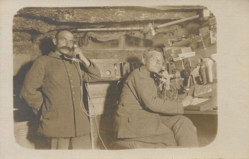 Soldaten im Unterstand