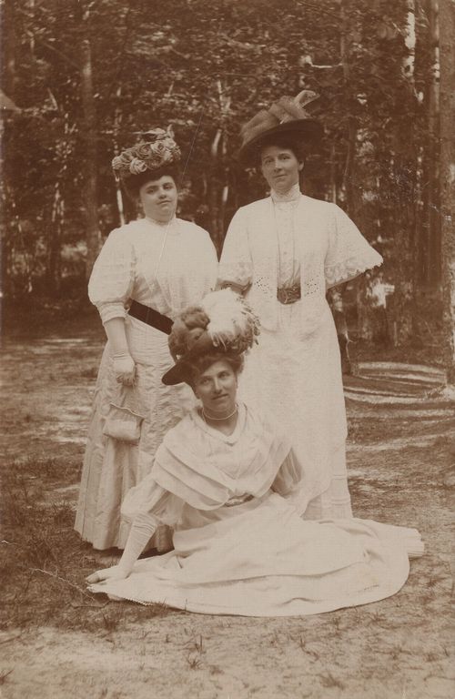3 Frauen im Wald