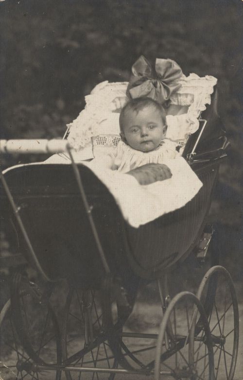 Allein im Kinderwagen