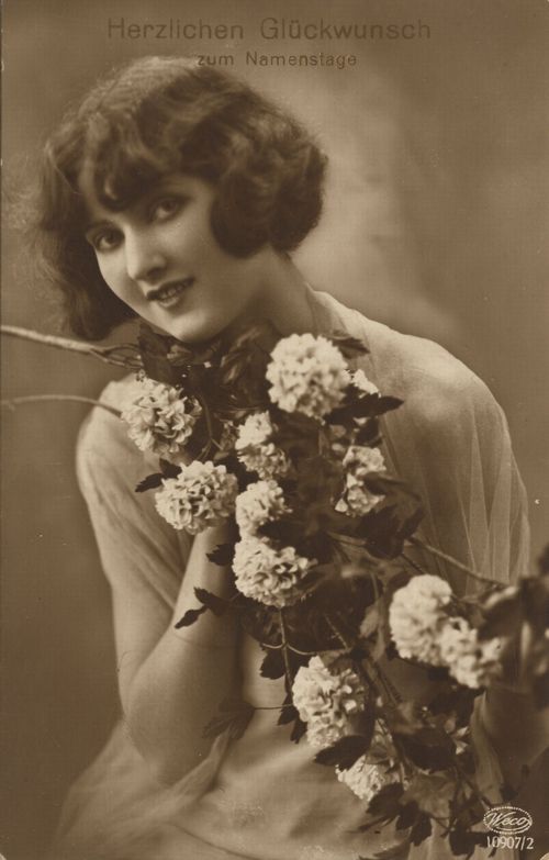 Frau Mit Blumen