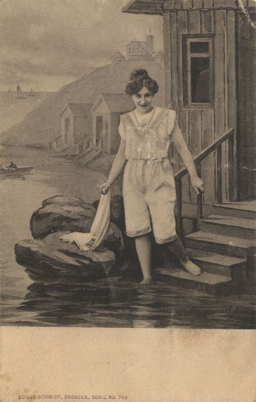 Frau vor Umkleidekabine