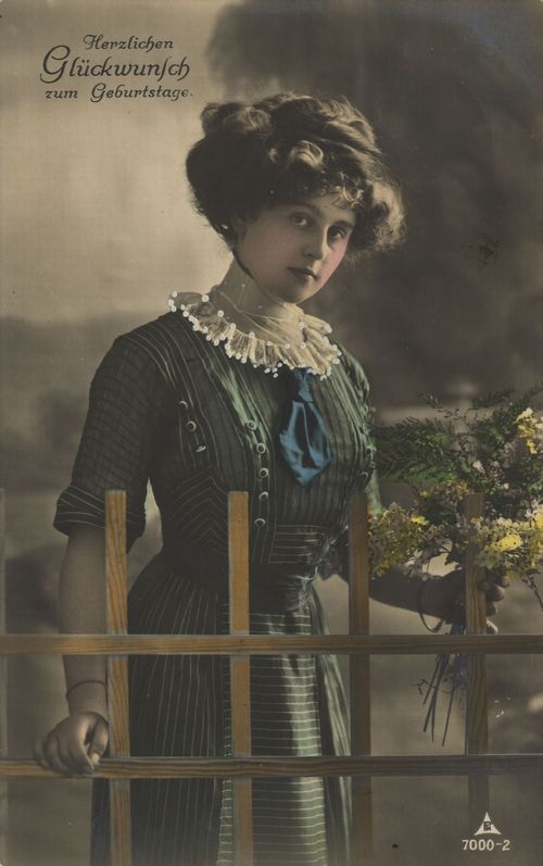 Frauenportr�t mit Blumenstrauss