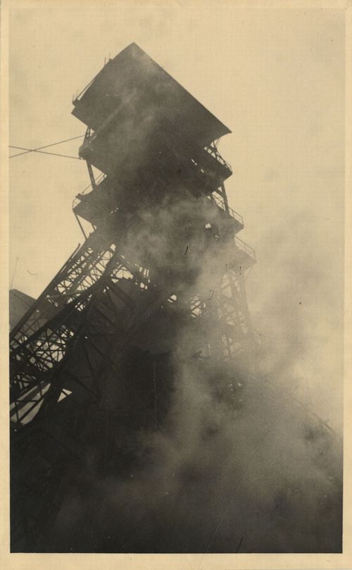 F�rderturm unter Dampf [2]