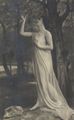 Frau im Wald