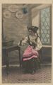 Frau mit Brieftaube