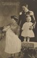 Herzog Carl Eduard und Herzogin Victoria Adelheid mit Kindern