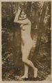 Frau im Wald
