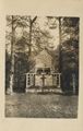 Friedhofskapelle im Wald