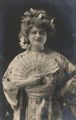 Frau in asiatischer Tracht