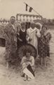 Familie vor K�rben