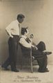 Albert Bradshaw mit seinem Spa�macher Willie