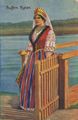 B�uerin in Festtracht am See