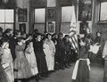 Riis, Jacob A.: »Gr��en der Flagge in der Arbeiter Schule in der Mott Street«