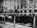 Amerikanischer Photograph um 1867: Colonel Harvey testet einen Kabelwagen