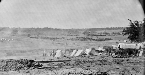 O'Sullivan, Timothy H.: Gerichtshaus in Spotsylvania, Virginia, Artillerieeinheit der Union
