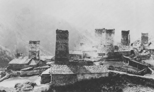 Russischer Photograph: Das Bergdorf Adisch s�dlich der zentralkaukasischen Gebirgskette