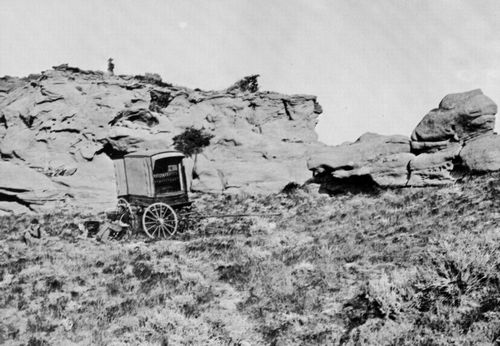 O'Sullivan, Timothy H.: Die Humboldt Berge, Nevada, O'Sullivans Wagen und Kamera