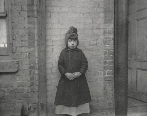 Riis, Jacob A.: »Ich sammel«  Katie, die f�r das Haus sorgt in der West Forty-ninth Street