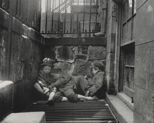 Riis, Jacob A.: »Nomaden der Stra�e«, Stra�enjungen im Schlafquartier