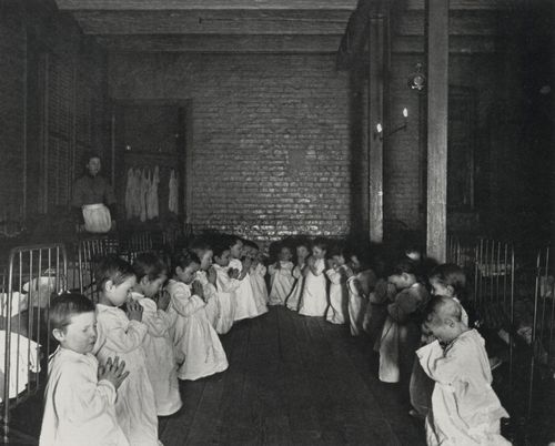 Riis, Jacob A.: »Gebetsstunde im Kindergarten  Industriezentrum Five Points«