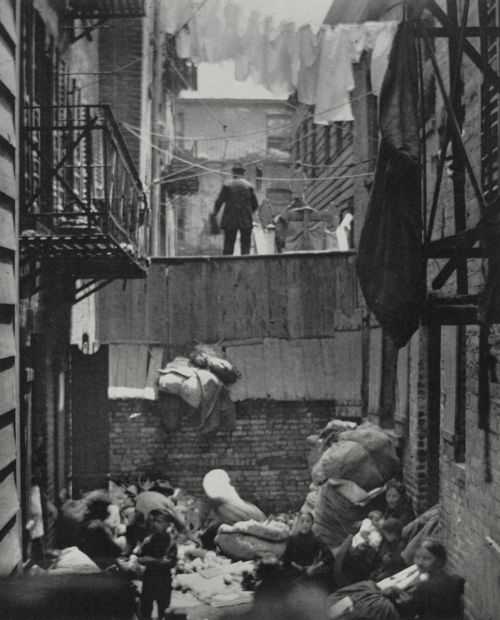 Riis, Jacob A.: »Baxter Street Alley, genau auf der Hinterseite des Bandit's Roost«