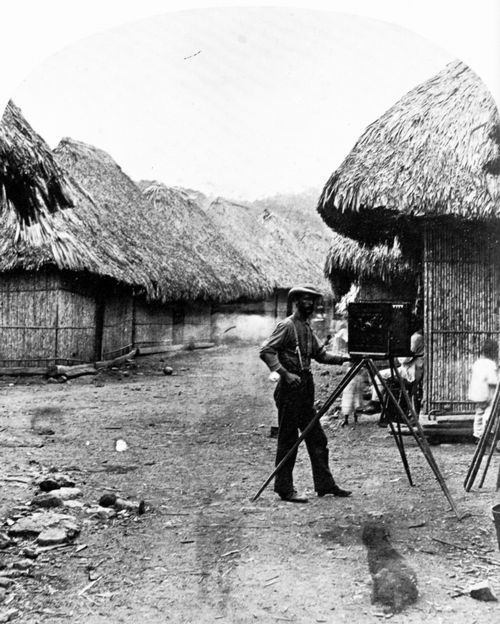 O'Sullivan, Timothy H.: Die einzige bekannte Fotographie von O'Sullivan, mit dem Titel »Photograph bei Pinogana«