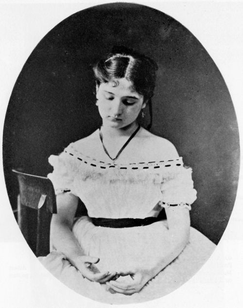 Rejlander, Oskar Gustav: Junge Frau tr�gt wei�es ausgeschnittenes Kleid
