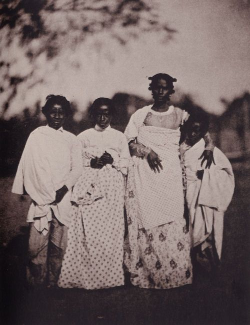 Charnay, Claude-Joseph D�sir�e: Madagaskar  Betsimisarakafrauen