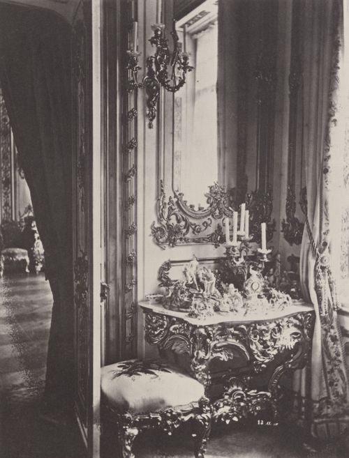 Albert, Joseph: Bayerische K�nigsschl�sser, Schloss Linderhof  Konsoltisch mit Nippes im lila Kabinett