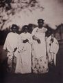 Charnay, Claude-Joseph D�sir�e: Madagaskar  Betsimisarakafrauen