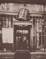 Atget, Eug�ne: Ladenschilder, »Au tambour«