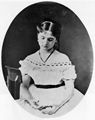 Rejlander, Oskar Gustav: Junge Frau tr�gt wei�es ausgeschnittenes Kleid