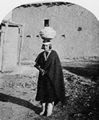 O'Sullivan, Timothy H.: Ein Zunim�dchen mit Wassertopf
