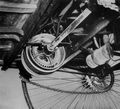 Abb. 20. Ein Blick unter den Wagen zeigt deutlich das Ausgleichsgetriebe und den Antrieb