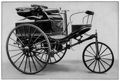 Abb. 27. Mein erster Serienwagen von 1888. 1,5 PS, 2 Geschwindigkeiten bis zirka 16km/Std., damaliger Preis 3000 Mark