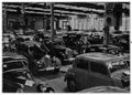 Abb. 30. Blick in eine der Fertigmontage-Hallen im Werk Untert�rkheim der heutigen Daimler-Benz Aktiengesellschaft